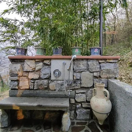 Сasa de vacaciones Oasi Delle Querce Casa Nel Bosco Vista E Comfort A Monte Isola